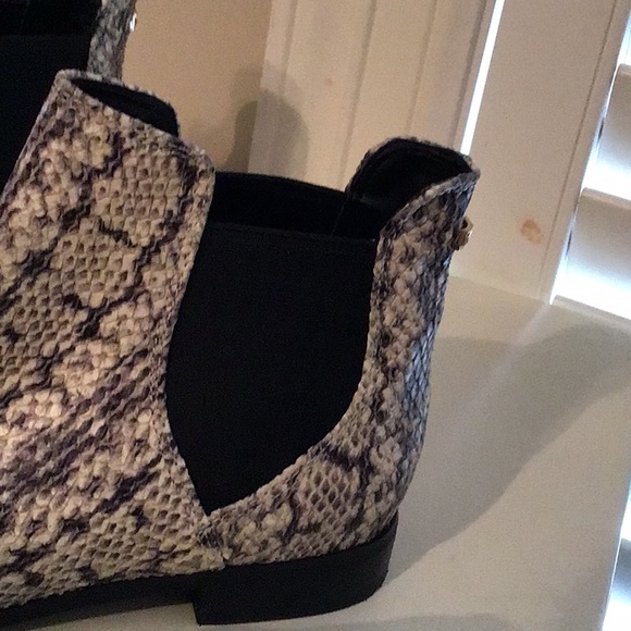 Boots - Picture 2 of 4